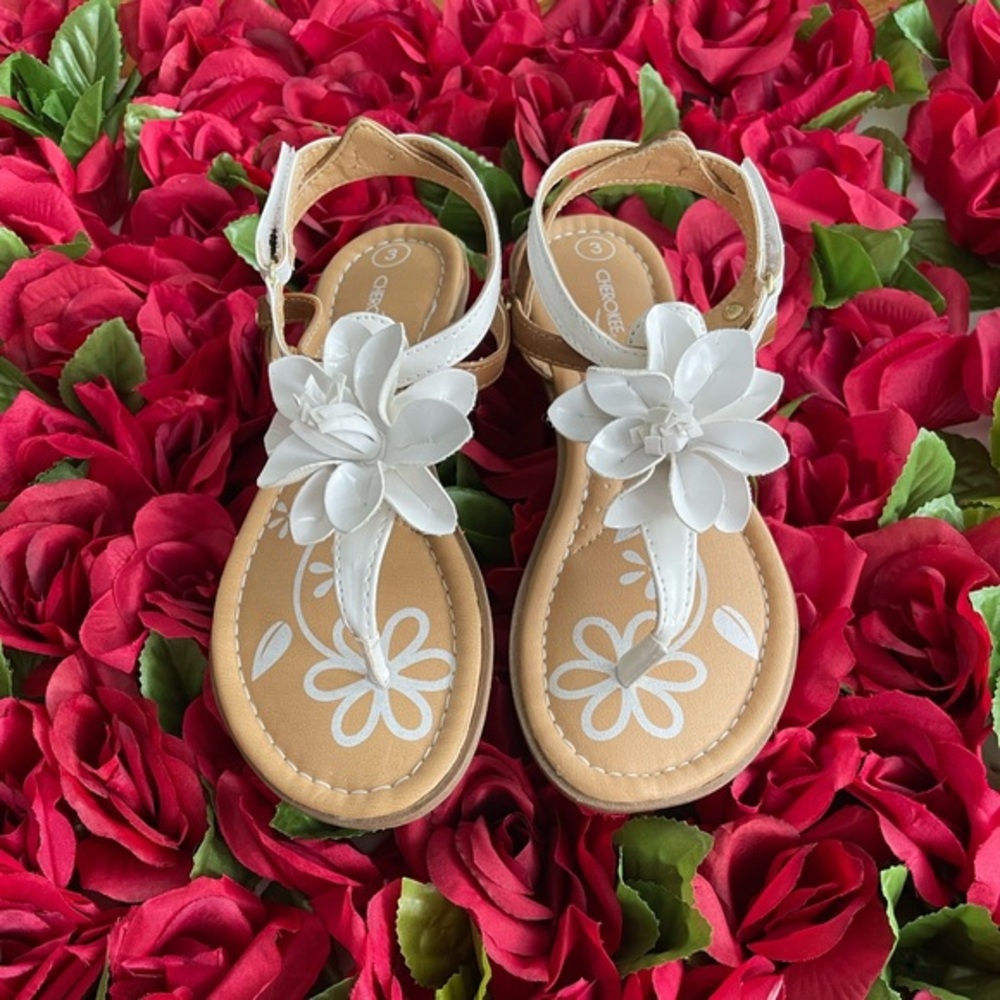 Girls Cherokee White Flower Thong Sandals Size 3 NWOT